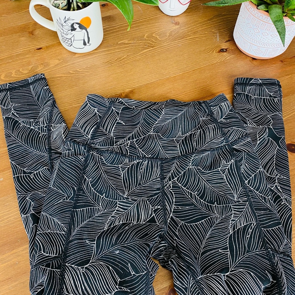 Victoria's Secret Black and White Leaf Print Leggings